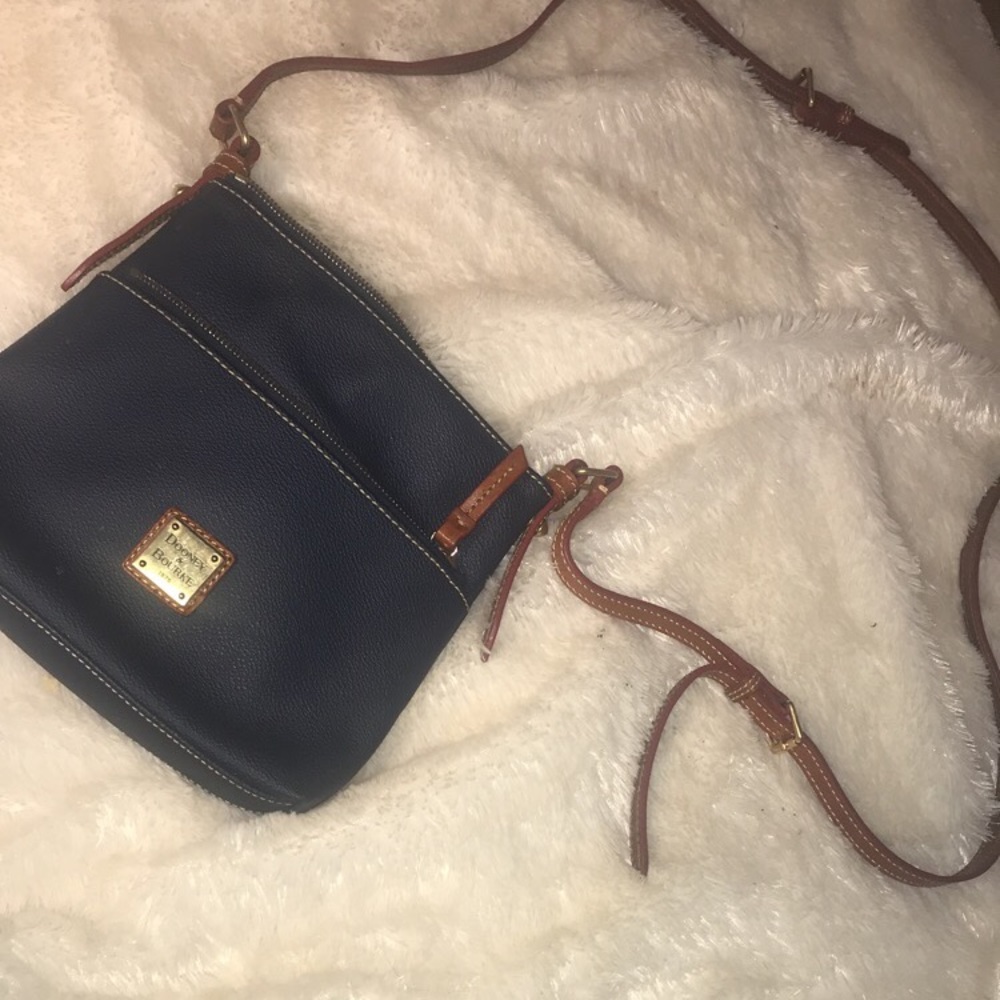 AUTHENTIC DOONEY & BOURKE SHOULDER BAG